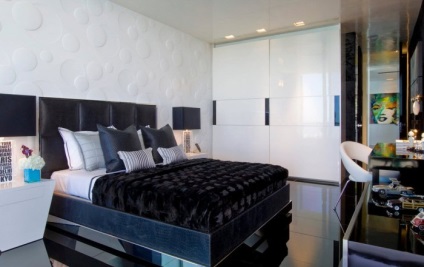 mobilier pentru dormitor cu tapet întuneric și lumină, exemple ale interioarelor (Exemple) Dormitor cu mobilier de culoare închisă, și tapet luminos, exemple de interioare