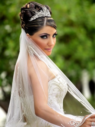Coafuri de mireasa cu diademă pe diferite lungimi de par (Tiara) Coafuri de mireasa cu parul diadema de lungimi diferite