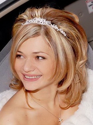 Coafuri mirese cu parul diademă de diferite lungimi (păr) Coafuri de mireasa cu parul diadema de lungimi diferite