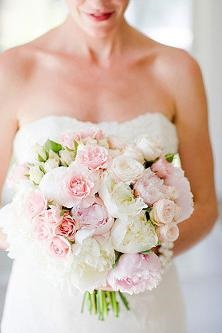 Buchet de bujori cu mâinile lor (lor) Buchet de bujori cu mâinile lor