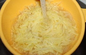 Porc la cuptor cu cartofi rasi - fotoretsept în trepte (șuncă) Carne de porc la cuptor cu cartofi rasi - pas cu pas fotoretsept