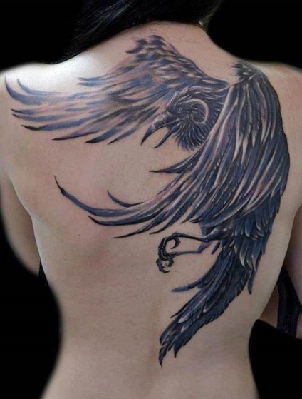 Tatuaj Bird (tatuaj pasăre pe brațul lui) tatuaj pasăre