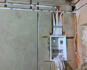Tipuri de metode de cabluri și instalații electrice de stabilire, electrice in casa (tevi conducte) Tipuri de metode de cabluri și instalații electrice de stabilire, electrice în casă