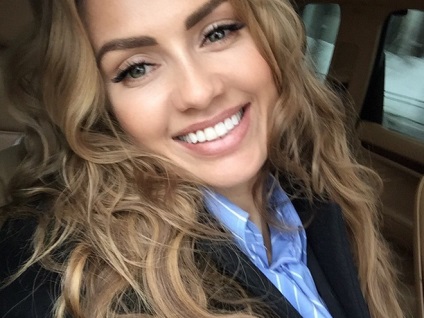 Viktoria Bonya publicat noi fotografii de Angelina, fiica Laetitia, o fată îmbrăcată în mama mea (Angelina-Laetitia) Viktoria Bonya publicat noi fotografii de Angelina, fiica Laetitia, o fata imbracata in mama