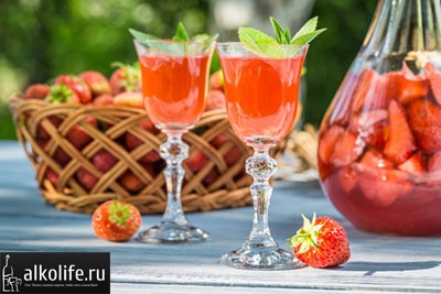 Vin de căpșuni la domiciliu 2 reteta (capsuni) Vin de căpșuni la domiciliu 2 reteta