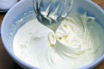 Frișcă la domiciliu - o reteta pentru un tort, crema (frisca) Frișcă la domiciliu - o reteta pentru un tort, crema