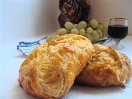 Khachapuri cu rețete de brânză cu fotografii (barci formeaza khachapuri) Khachapuri cu rețete de brânză cu fotografii