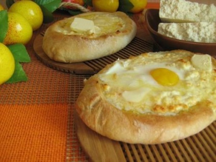 Khachapuri cu rețete de brânză cu fotografii (barci formeaza khachapuri) Khachapuri cu rețete de brânză cu fotografii
