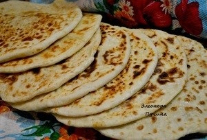 Khachapuri cu rețete de brânză cu fotografii (barci formeaza khachapuri) Khachapuri cu rețete de brânză cu fotografii