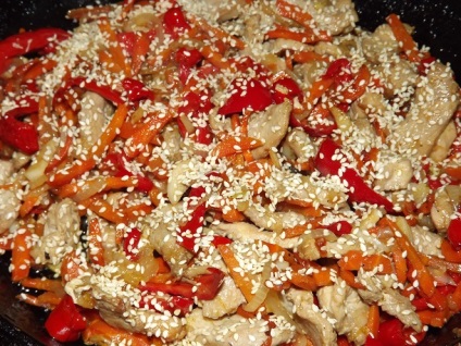 Friptură de pui cu legume, numai oriental (pui cu legume numai) friptură de pui cu legume numai în Est