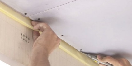 Izolat fonic un plafon în fotografie apartament, instruire video (plafon) Izolat fonic un plafon în fotografie apartament, instrucțiuni video de