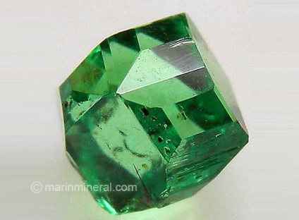 Tsavorite, alias tsavorite (proprietăți de piatră tsavorite) Tsavorite, alias Tsavorite