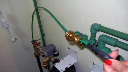 Recomandările experților cald robinet țeavă din plastic (țeavă) Recomandările experților cald robinet de țeavă din plastic
