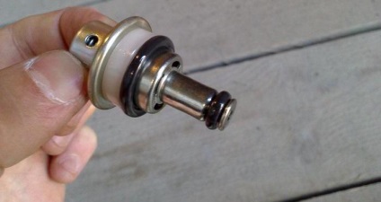 Pure benzina Filtru combustibil înlocuire Kia Rio 2 fără mecanic (benzină) Pure benzina Filtru combustibil înlocuire Kia Rio 2 fara un mecanic auto