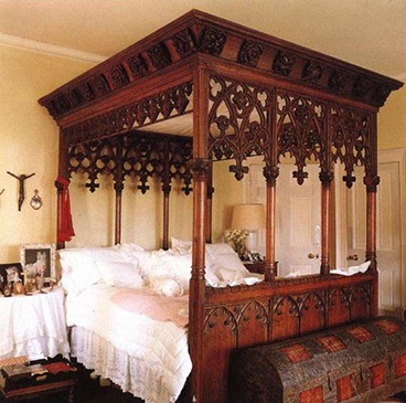 Stilul gotic (showroom mobila) gotic