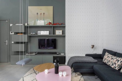 Pendulând în fotografiile interioare ale apartamentului, agățat leagăn, leagăn pentru copii (leagăn) Pendulând în fotografiile interioare ale apartamentului, agățat leagăne, Teeter