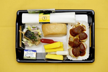 Cum să se pregătească alimente la bord - știri în imagini (bilete de avion clasa business servit) Cum să se pregătească alimente la bord - știri în imagini