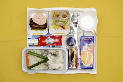 Cum să se pregătească alimente la bord - știri în imagini (clasa business, care este furnizat) Cum să se pregătească alimente la bord - știri în imagini