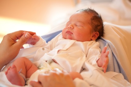 În cazul în care nu cordonul ombilical al mamei după naștere, regulile de tăiere (unde) În cazul în care nu cordonul ombilical de la mama după livrare, tăiere norme