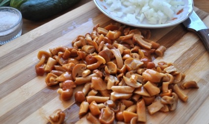 Salata cu ciuperci și șuncă rețete marinate și fierte ciuperci (fungi) Salata cu ciuperci și șuncă rețete ciuperci marinate și fierte