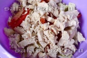 Salata de pui, ciuperci și roșii (nuci) Salata cu pui, ciuperci și roșii