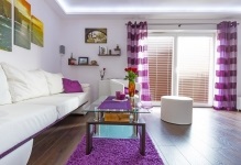 imagini Liliac camera de interior în nuanțe de design, culoare in camera, designul și combinația cu pereți gri (living) imagini Liliac camera de interior în nuanțe de design, culoare în cameră, designul și combinația cu pereți gri