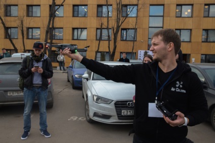 Vânt, ploaie și drone ca să facă un film din aer (Vladislav Novikov) Vânt, ploaie și drone ca să facă un film din aer