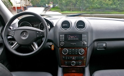 De ce m-mercedes clasa pentru a cuceri off-road (Mercedes) De ce drumuri mercedes m-class pentru a cuceri