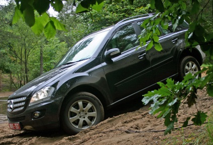 De ce m-mercedes clasa pentru a cuceri off-road (m-class) De ce drumuri mercedes m-class pentru a cuceri