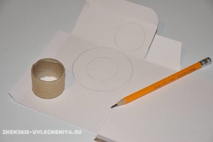Clip-pălărie cu mâinile sale dintr-un manșon din carton și material textil (transparent, toate scop adeziv) Clip-pălărie cu mâinile sale dintr-un manșon din carton și țesut
