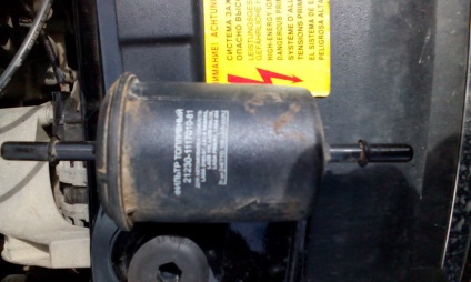 Înlocuirea filtrului de carburant pe fotografii și video FRET Grant (foto) Înlocuirea filtrului de carburant pe fotografiile și videoclipurile FRET Grant