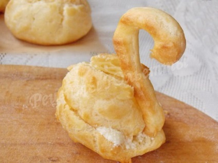 prăjituri cu cremă lebede (Eclairs) lebede Custard patiserie