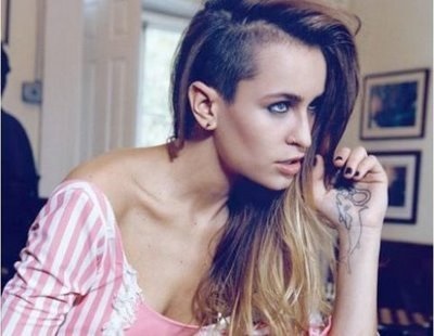 tunsoare femei cu ras templu fotografie și tendință de moda de construcții (o tunsoare pe parul lung ras la templu.) tunsoare femei cu ras templu fotografie și tendință de construcții de moda