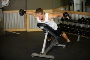 exerciții eficiente pentru umeri în sala de gimnastică (sala) exerciții eficiente pentru umeri la sala de sport