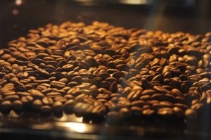 Cum se prăjesc boabele de cafea la domiciliu