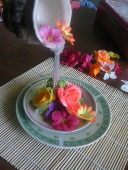 Compoziția de flori decorative (flori caliciu compoziție decorativă) Compoziția de flori decorative