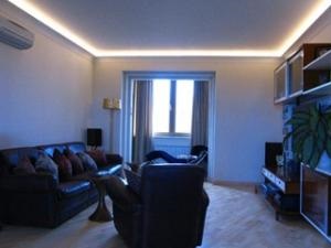 Utilizarea de iluminat în interiorul apartamentului (iluminat mascat artificial în interior baie hol WC bucatarie plat) Utilizarea de iluminat în interiorul apartamentului