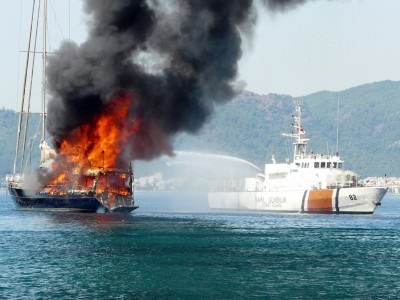 Cum să se ocupe cu un incendiu la bord - Waterworld, lume de apă - revista Internet (barci) Cum să se ocupe cu un incendiu la bord - Waterworld, Mondială a Apei - Revista Online
