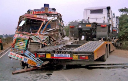 accident rutier abrupt în fotografie (abrupte) accident dur pe fotografie rutier