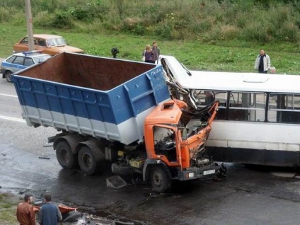 accident rutier abrupt pe fotografie (accident) accident dur pe fotografie rutier