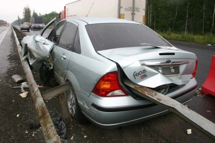 accident rutier abrupt în fotografie (abrupte) accident dur pe fotografie rutier
