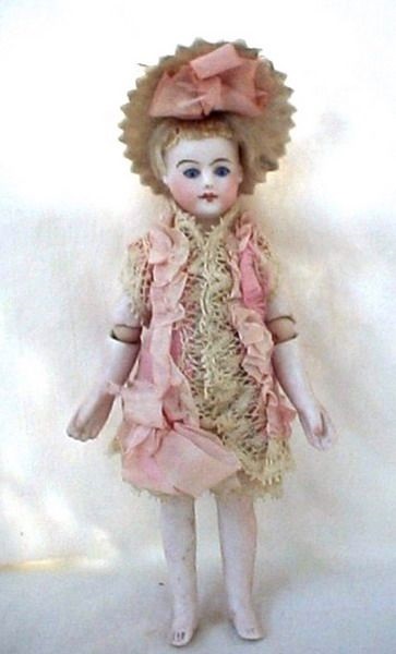 Doll Story (lecții ideale) poveste Doll