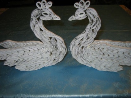 Lebede in tehnica quilling cu mâinile lor (10mm fixat cu adeziv) Lebede in tehnica quilling cu mâinile lor