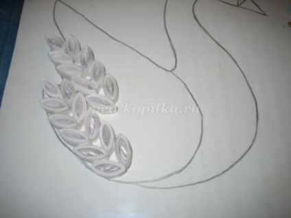 Lebede in tehnica quilling cu mâinile lor (lebede) Lebede in tehnica quilling cu mâinile lor