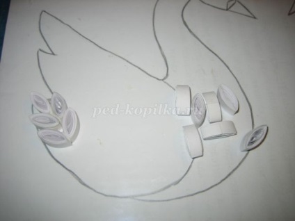 Lebede in tehnica quilling cu mâinile lor (lebede) Lebede in tehnica quilling cu mâinile lor