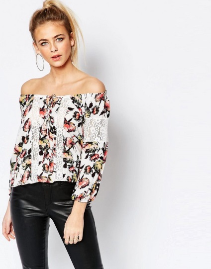 Bluza la modă cu umerii goi, modele frumoase de sex feminin, de vară și opțiuni calde, cu volane și (deschis) Bluza la modă cu umerii goi, modele frumoase de sex feminin, de vară și opțiuni calde cu volane