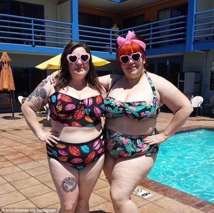 Ademenitor BBW face paradă pe plajele în bikini, umkra (plin pe plaja) Ademenitor BBW face paradă pe plajele într-un bikini, umkra