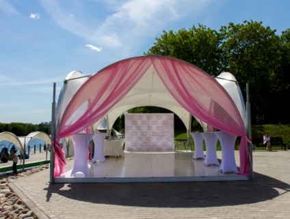 Efectuarea corturi pentru o nunta, decorare cort nunta, decorare pentru cort nunta, decoratiuni cort (nunta) Efectuarea corturi pentru o nunta, decorare cort nunta, decorare pentru cort nunta, decor cort