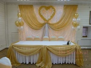 Designul original al Prezidiului țesăturilor la nunta, pentru a comanda de design ieftin Prezidiului pe (decorare prezidiu nunta) Designul original al Prezidiului țesăturilor la nuntă, comanda ieftin clearance-ul prezidiu pe