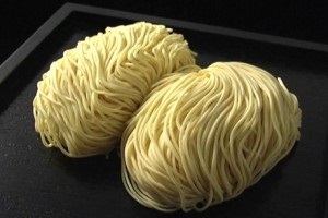 Demontati ce fidea ramen japoneză (taitei) Demontati ramen tăiței ce japoneză